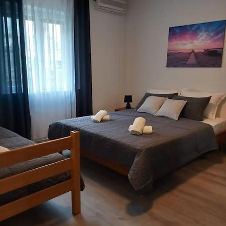 Apartment Dora-100M From The Central Beach Makarska Exterior photo