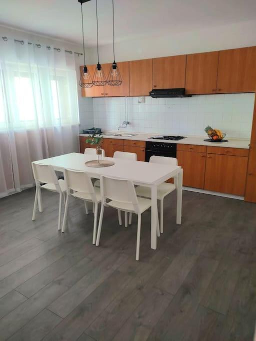 Apartment Dora-100M From The Central Beach Makarska Exterior photo
